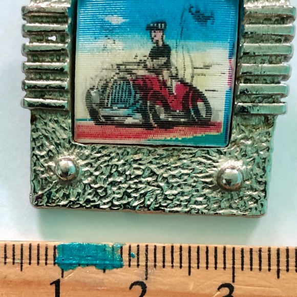VINTAGE Television Car Racer Screen Pin Brooch Lenticular Vintage signed - Picture 4 of 6